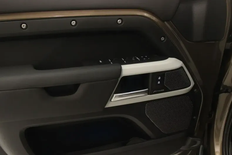 Land Rover Defender din 2024 cu 47.000 km - oferta LAN152624 - foto 11