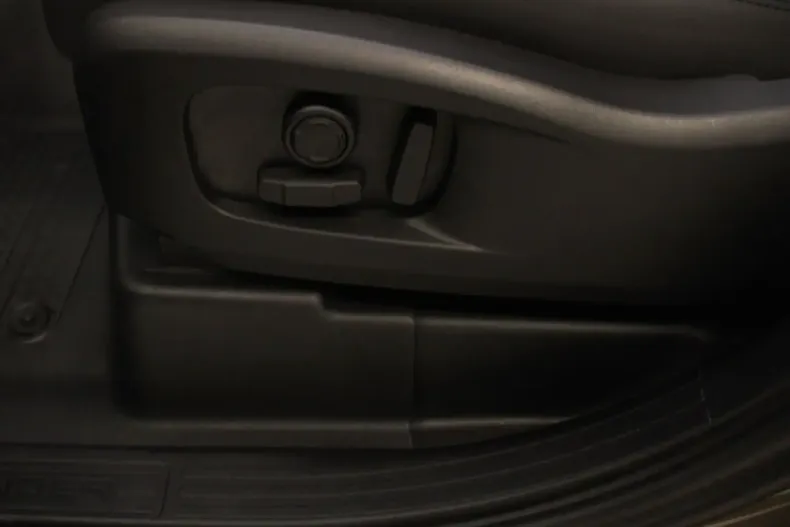 Land Rover Defender din 2024 cu 47.000 km - oferta LAN152624 - foto 16