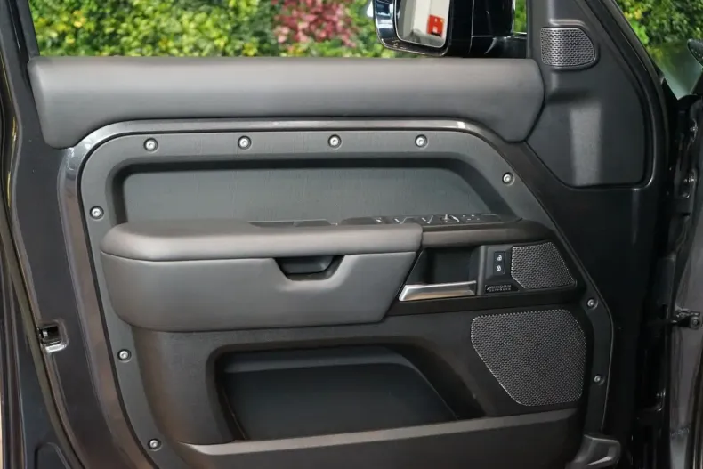 Land Rover Defender din 2023 cu 42.190 km - oferta LAN152625 - foto 12