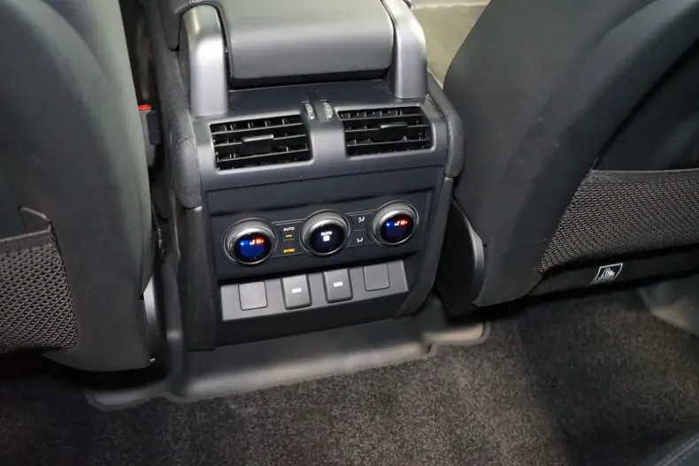 Land Rover Defender din 2023 cu 42.190 km - oferta LAN152625 - foto 22