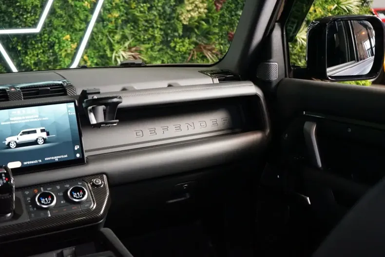 Land Rover Defender din 2023 cu 42.190 km - oferta LAN152625 - foto 24