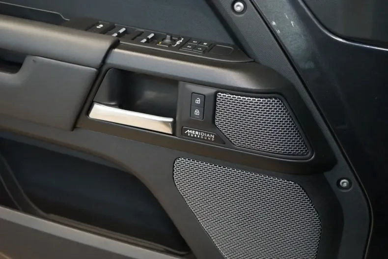 Land Rover Defender din 2023 cu 42.190 km - oferta LAN152625 - foto 28