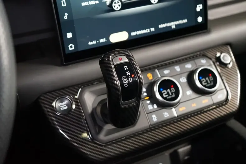 Land Rover Defender din 2023 cu 42.190 km - oferta LAN152625 - foto 30