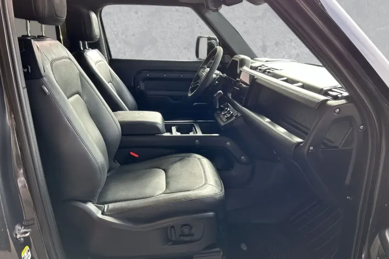 Land Rover Defender din 2023 cu 13.500 km - oferta LAN152626 - foto 3