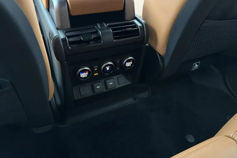 Land Rover Defender din 2023 cu 46.000 km - oferta LAN152627 - foto 14