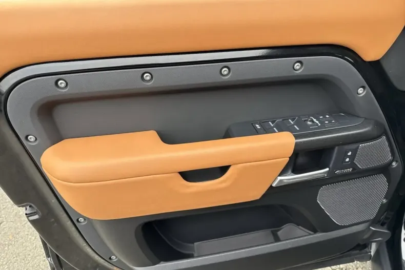 Land Rover Defender din 2023 cu 46.000 km - oferta LAN152627 - foto 16