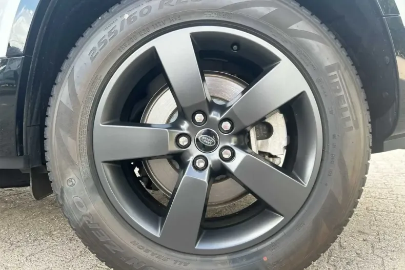 Land Rover Defender din 2023 cu 32.900 km - oferta LAN152628 - foto 6