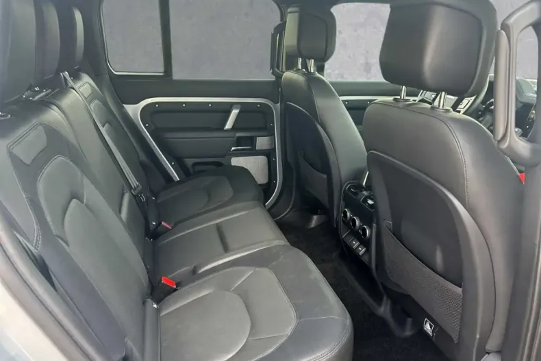 Land Rover Defender din 2023 cu 32.900 km - oferta LAN152628 - foto 9