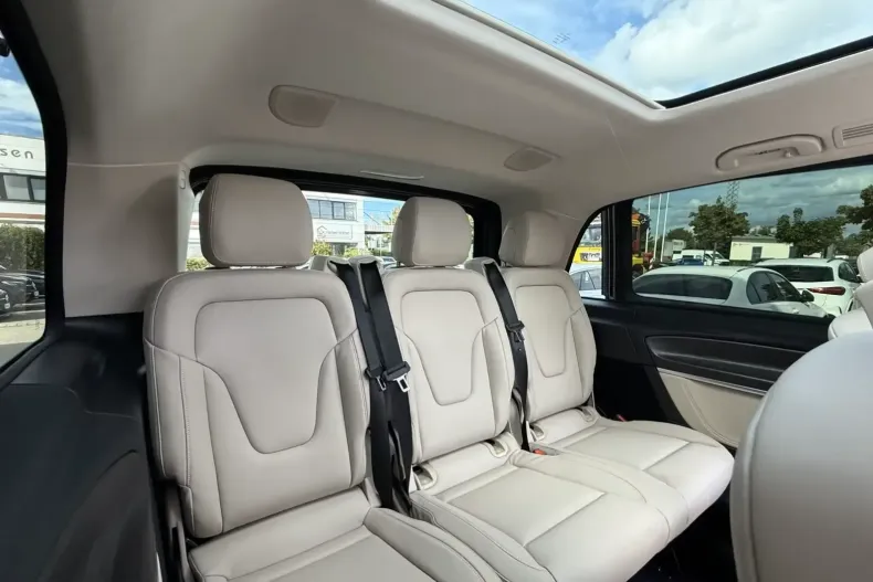 Mercedes-Benz V 300 din 2025 cu 8.000 km - oferta MER152651 - foto 10