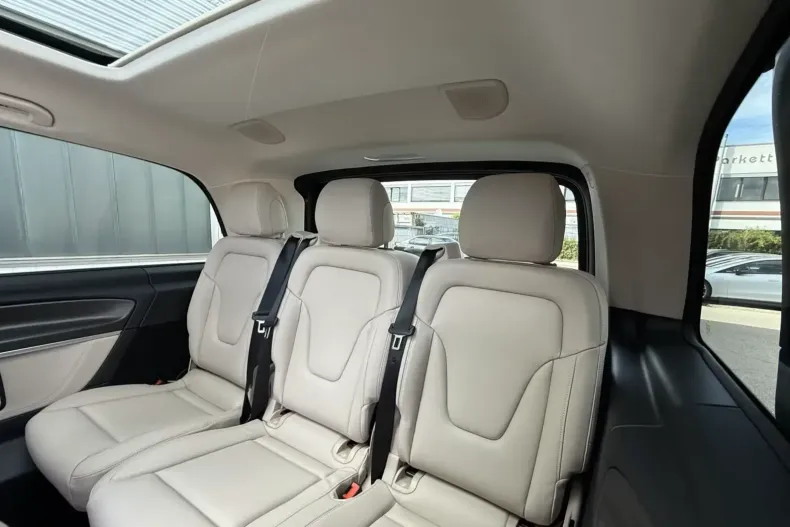 Mercedes-Benz V 300 din 2025 cu 8.000 km - oferta MER152651 - foto 12