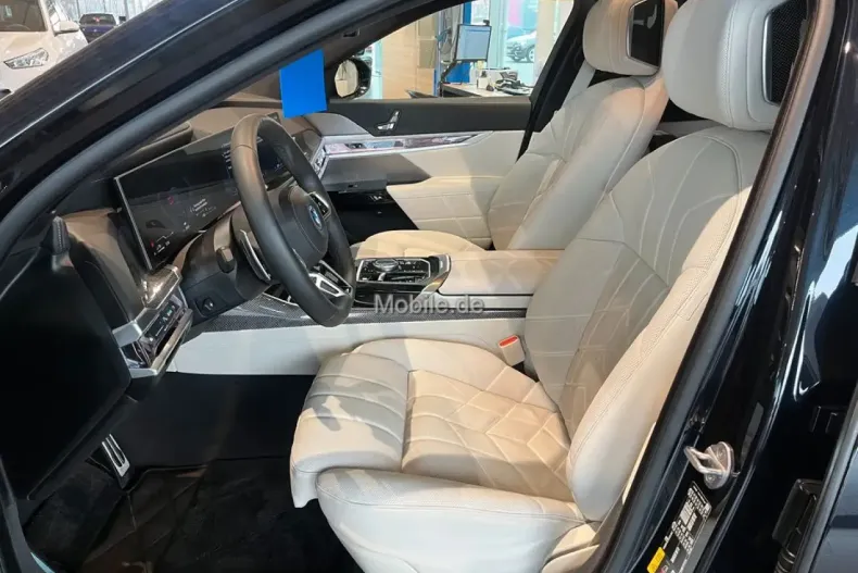 BMW 750 din 2024 cu 20.447 km - oferta BMW152666 - foto 14