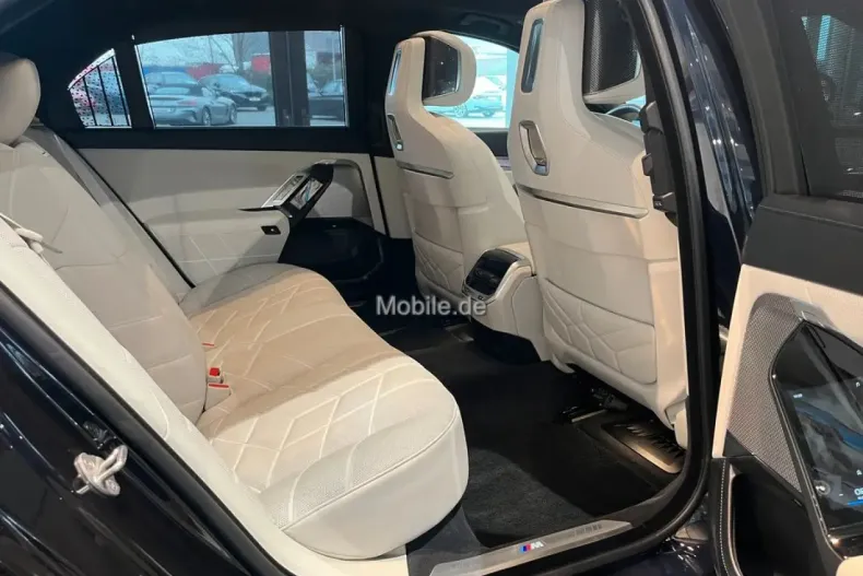 BMW 750 din 2024 cu 20.447 km - oferta BMW152666 - foto 29