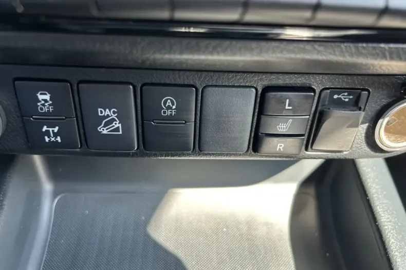 Toyota Hilux din 2024 cu 2.500 km - oferta TOY152674 - foto 12