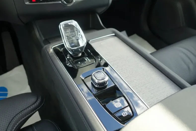 Volvo XC90 din 2025 cu 17.959 km - oferta VOL152678 - foto 18