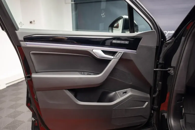 Volkswagen Touareg din 2025 cu 18.000 km - oferta VOL152679 - foto 22