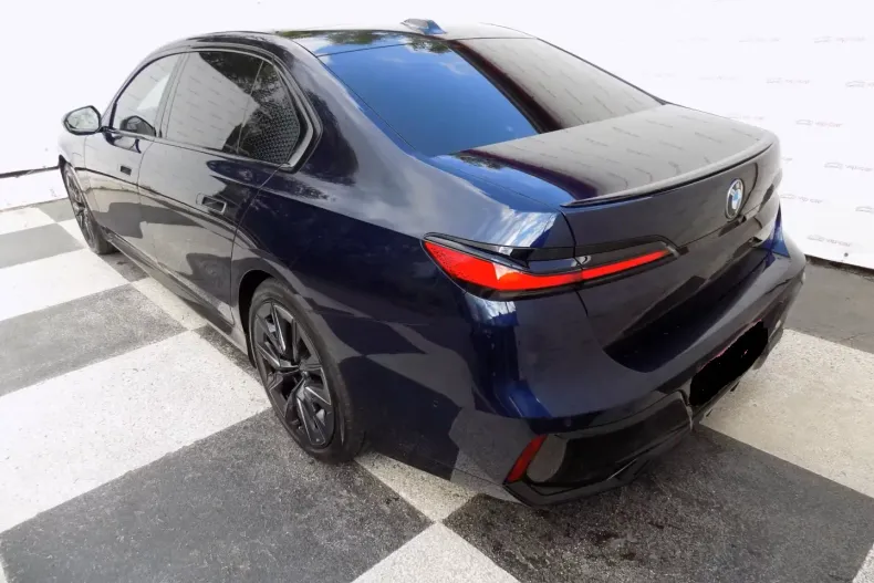 BMW 750 din 2023 cu 67.754 km - oferta BMW152691 - foto 3