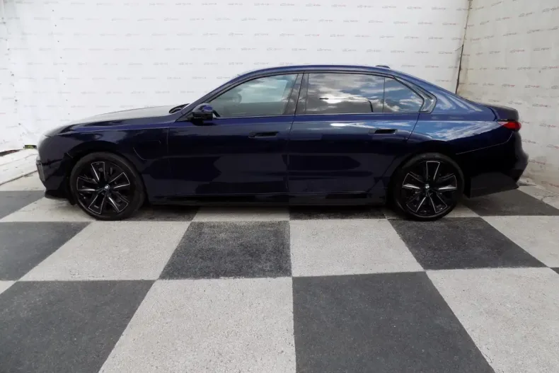 BMW 750 din 2023 cu 67.754 km - oferta BMW152691 - foto 4