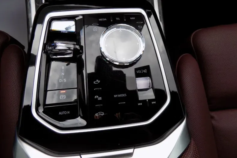 BMW 750 din 2023 cu 67.754 km - oferta BMW152691 - foto 24