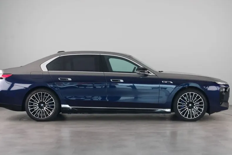 BMW i7 din 2024 cu 6.806 km - oferta BMW152698 - foto 3