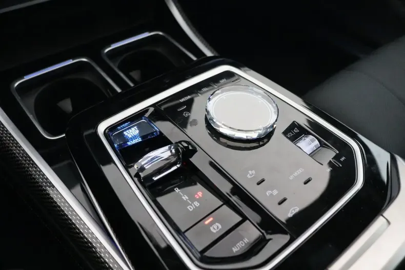 BMW i7 din 2024 cu 6.806 km - oferta BMW152698 - foto 8