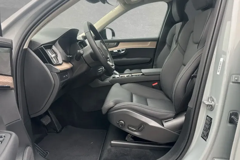 Volvo XC90 din 2025 cu 22.000 km - oferta VOL152702 - foto 5