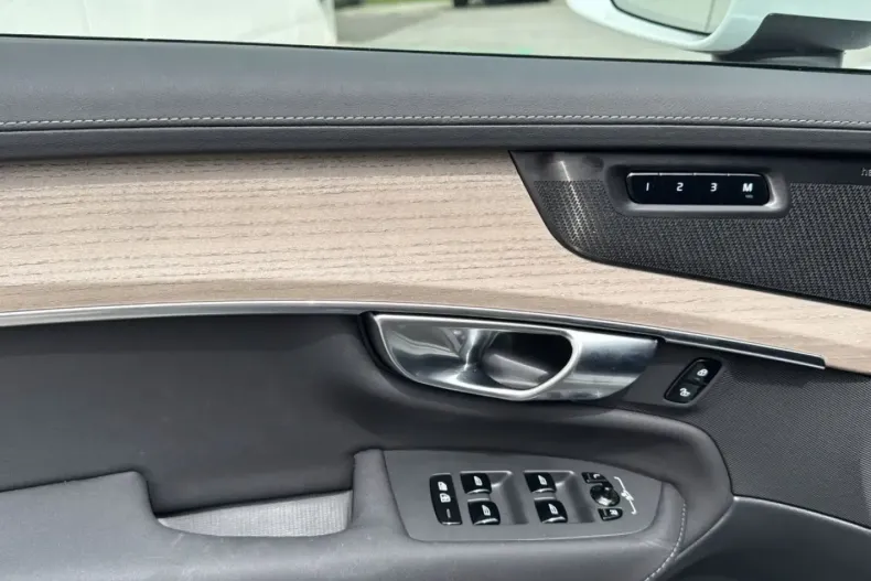 Volvo XC90 din 2025 cu 14.990 km - oferta VOL152715 - foto 8