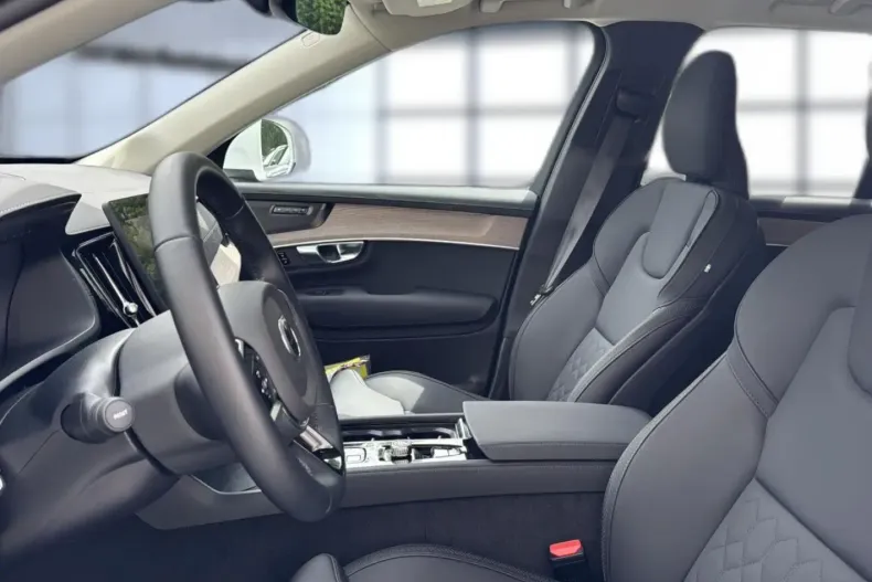 Volvo XC90 din 2025 cu 14.990 km - oferta VOL152715 - foto 9