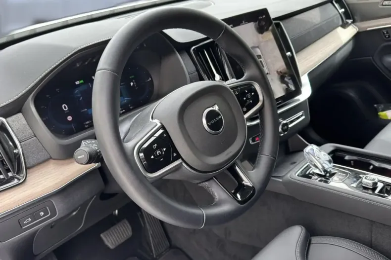 Volvo XC90 din 2025 cu 14.990 km - oferta VOL152715 - foto 10