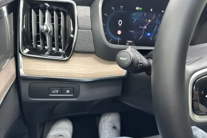 Volvo XC90 din 2025 cu 14.990 km - oferta VOL152715 - foto 14