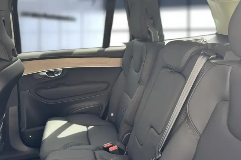 Volvo XC90 din 2025 cu 14.990 km - oferta VOL152715 - foto 15