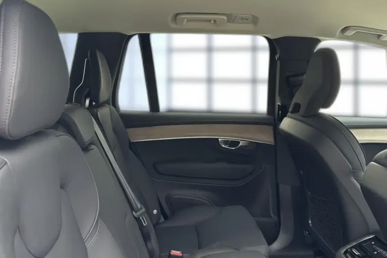 Volvo XC90 din 2025 cu 14.990 km - oferta VOL152715 - foto 18