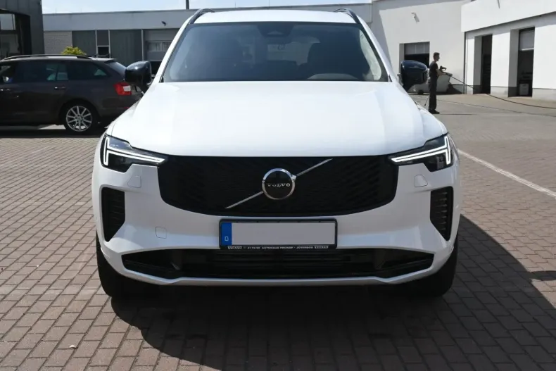 Volvo XC90 din 2025 cu 6.000 km - oferta VOL152730 - foto 2
