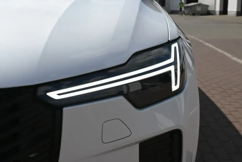 Volvo XC90 din 2025 cu 6.000 km - oferta VOL152730 - foto 3