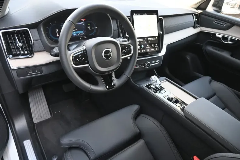 Volvo XC90 din 2025 cu 6.000 km - oferta VOL152730 - foto 12