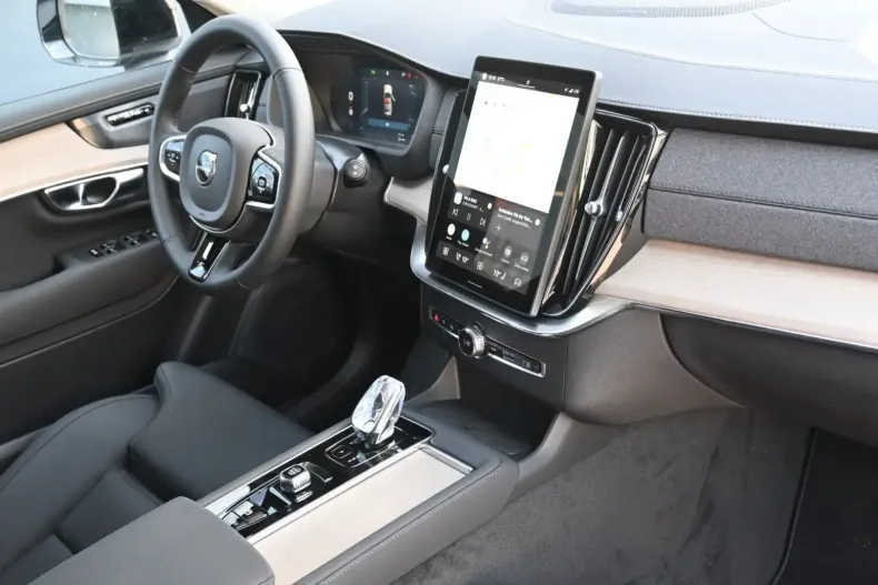 Volvo XC90 din 2025 cu 6.000 km - oferta VOL152730 - foto 13