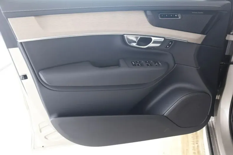 Volvo XC90 din 2025 cu 14.550 km - oferta VOL152746 - foto 11