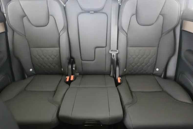 Volvo XC90 din 2025 cu 14.550 km - oferta VOL152746 - foto 12