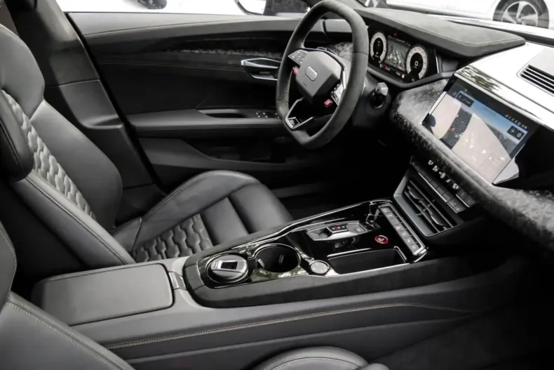 Audi RS6 din 2024 cu 4.525 km - oferta AUD152752 - foto 5