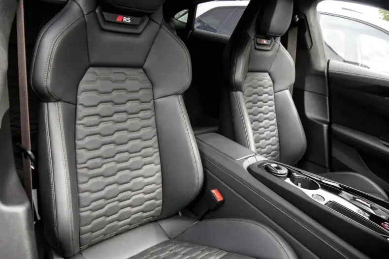 Audi RS6 din 2024 cu 4.525 km - oferta AUD152752 - foto 6