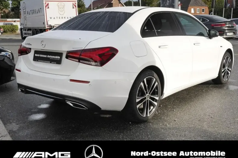 Mercedes-Benz A 250 din 2021 cu 34.257 km - oferta MER152757 - foto 4