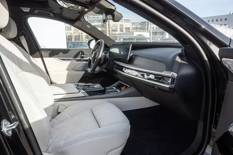 BMW 740 din 2024 cu 24.300 km - oferta BMW152771 - foto 14