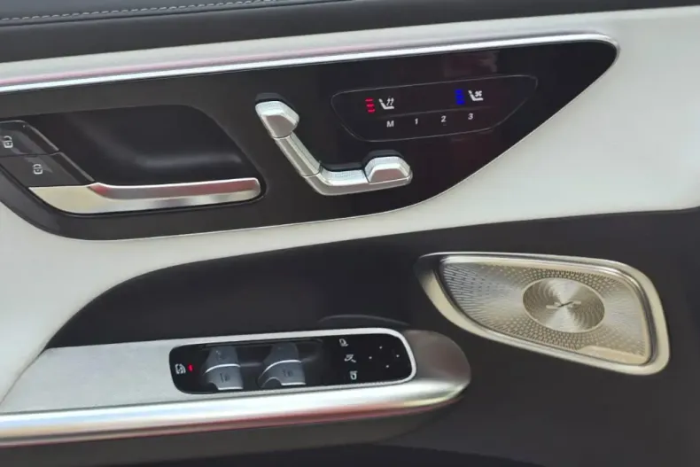 Mercedes-Benz GLC 220 din 2024 cu 11.000 km - oferta MER152806 - foto 25