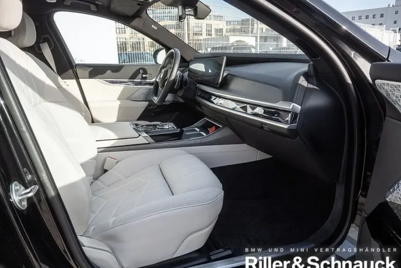 BMW 740 din 2024 cu 24.300 km - oferta BMW152809 - foto 6