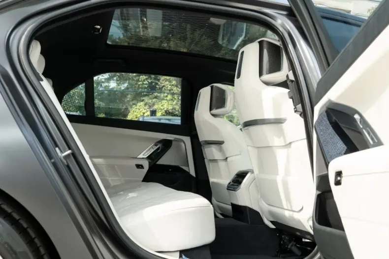 BMW 750 din 2023 cu 46.100 km - oferta BMW152811 - foto 23