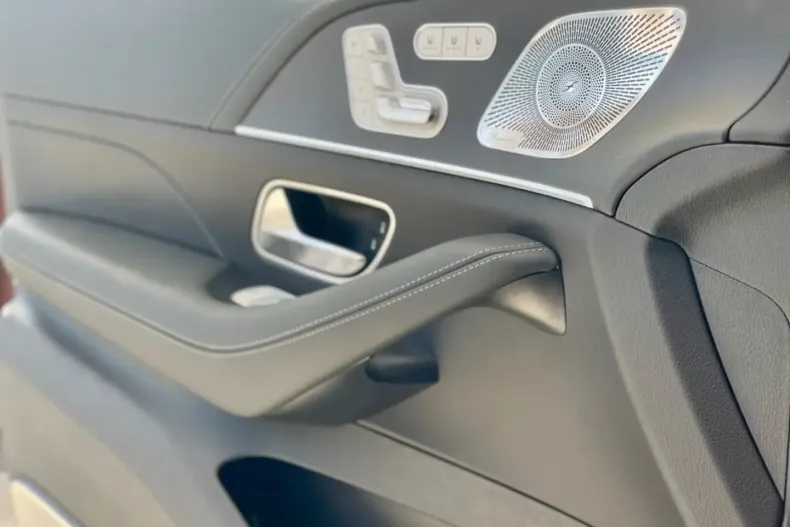 Mercedes-Benz GLS 580 din 2023 cu 7.000 km - oferta MER152891 - foto 9