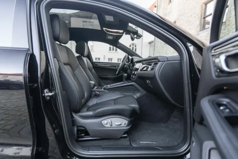 Porsche Macan din 2024 cu 5.218 km - oferta POR152892 - foto 6