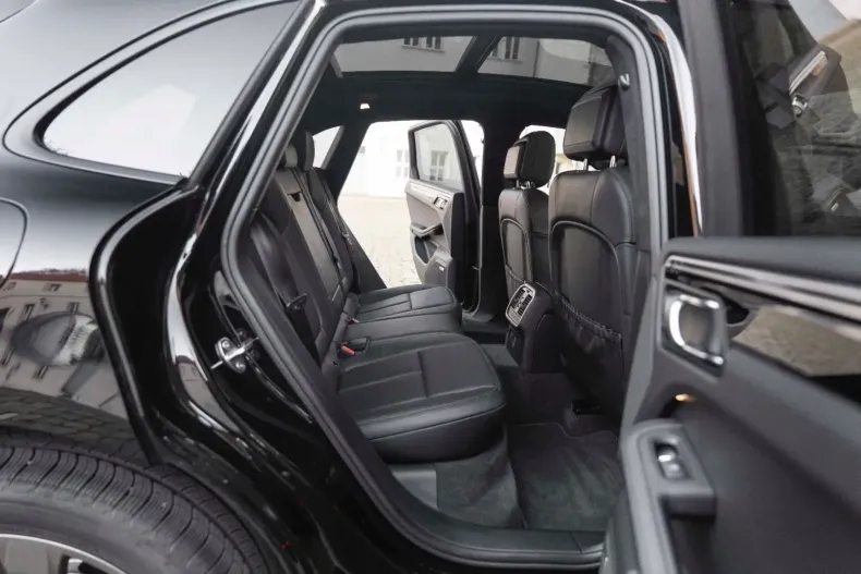 Porsche Macan din 2024 cu 5.218 km - oferta POR152892 - foto 7