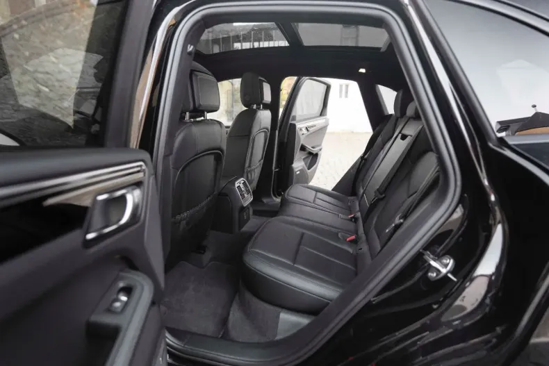 Porsche Macan din 2024 cu 5.218 km - oferta POR152892 - foto 8