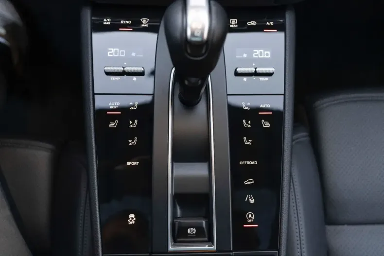 Porsche Macan din 2024 cu 5.218 km - oferta POR152892 - foto 13