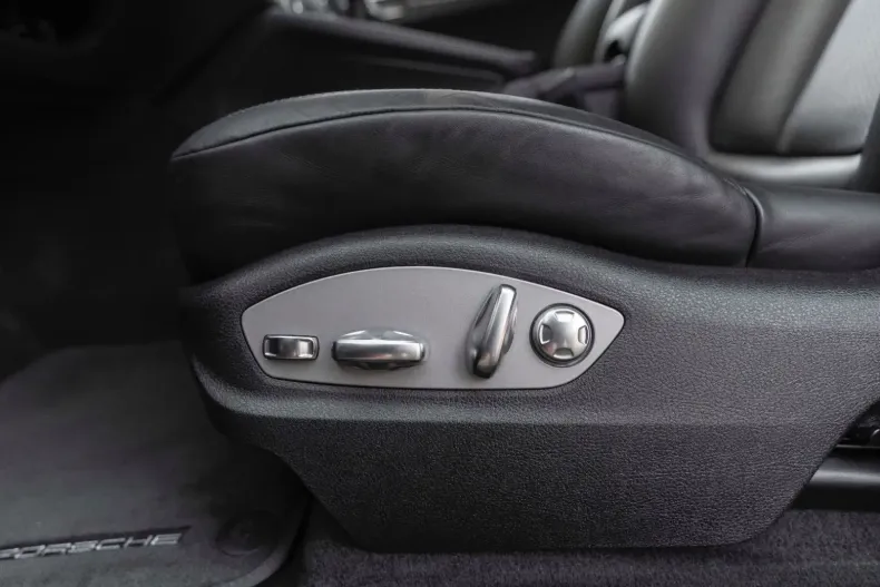 Porsche Macan din 2024 cu 5.218 km - oferta POR152892 - foto 18